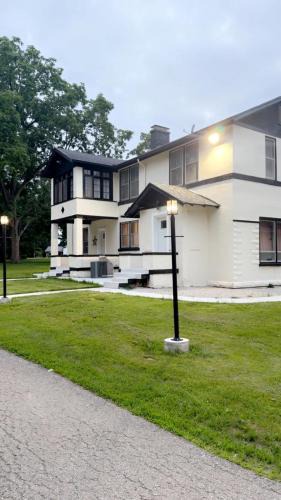 Plano House | A J House