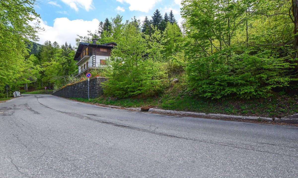 Abetone Apartment | A lot of wood and a lot of nature.