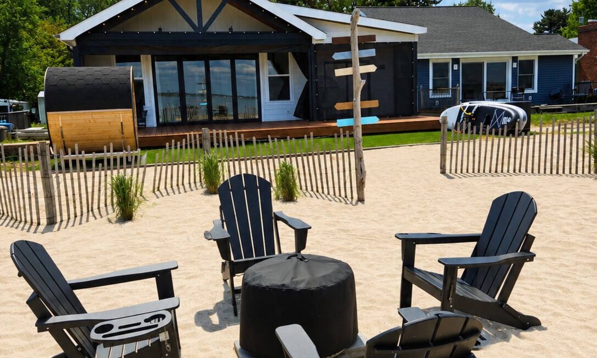 Hancocks Bridge House | A Scandinavian BeachRiver haven offering a truly one-of- a kind escape.