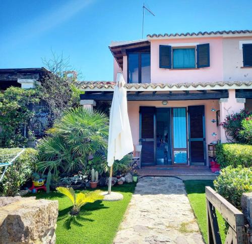 Calasetta House | A window on the saline beach
