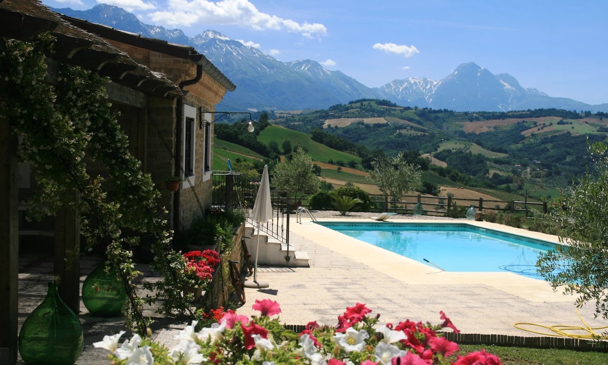 Castiglione Messer Raimondo Villa | Absolutely beautiful 5 star historic farmhouse, stunning pool- unbelievable view