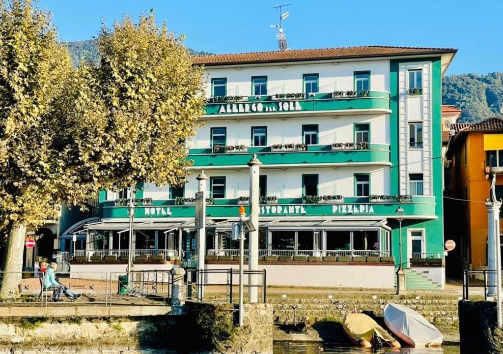 Porto Valtravaglia Hotel | Albergo Del Sole