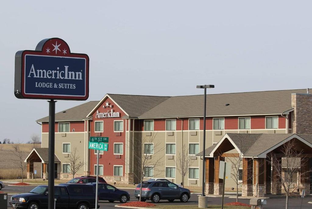 Cedar Rapids Hotel | AmericInn by Wyndham Cedar Rapids Airport