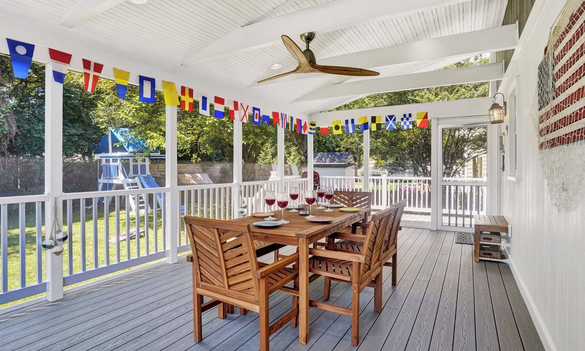 Annapolis House | Annapolis Oasis: Home Theater & Screened Porch