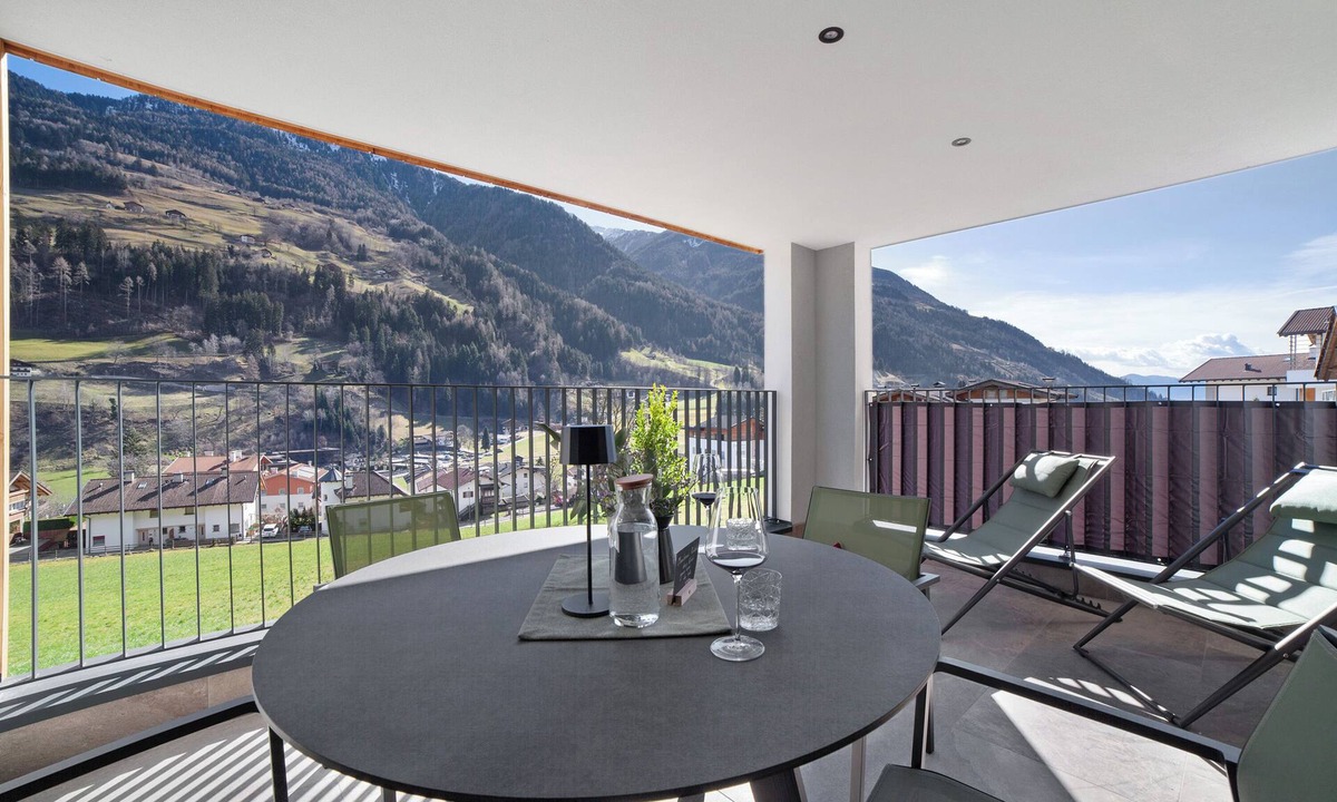 San Martino in Passiria Apartment | Apartment 'Heuglück' with Mountain View, Private Terrace and Wi-Fi