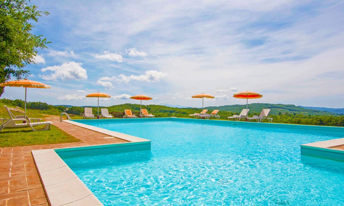 Simignano House | Apartment in the Tuscan hills 4/6 places private garden, swimming pool and parc