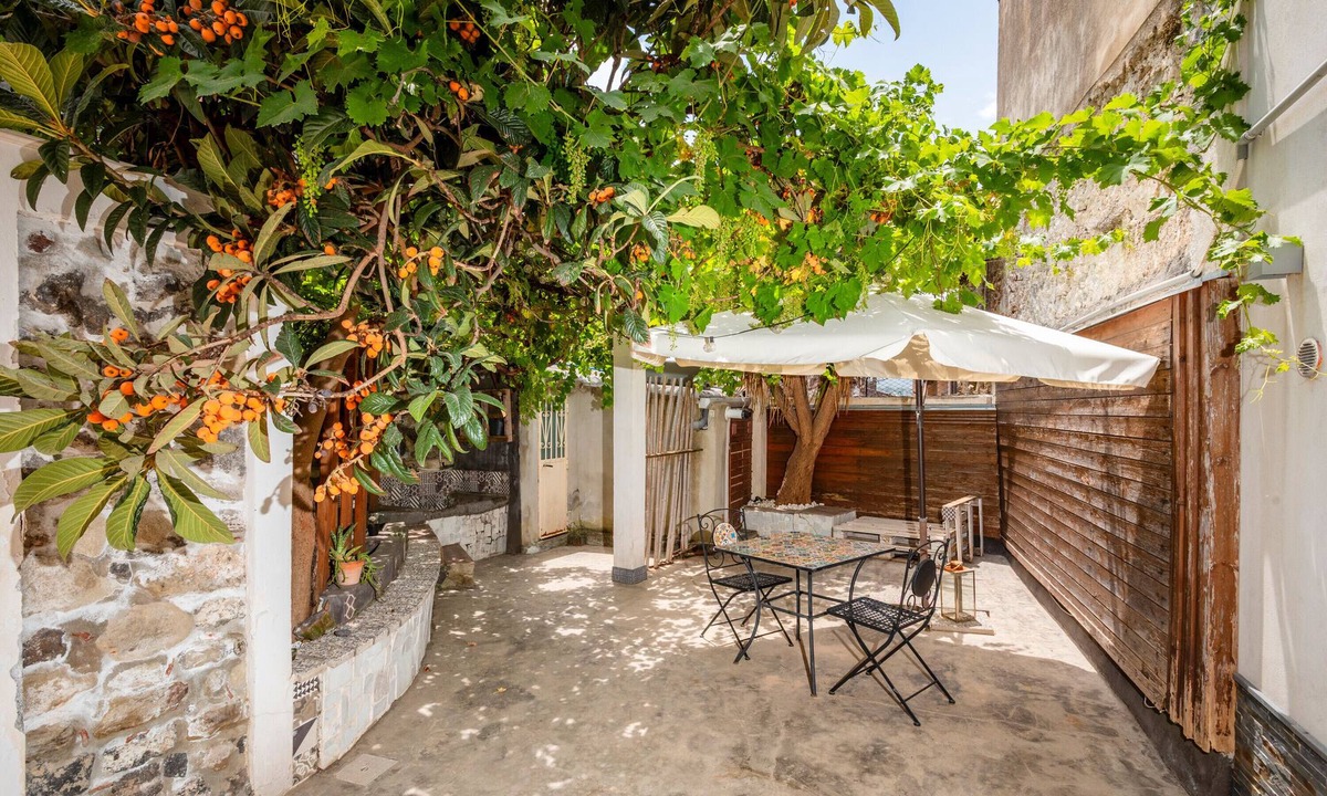 Rovittello Apartment | Apartment 'Santa Maria' with Mountain View, Wi-Fi and Air Conditioning