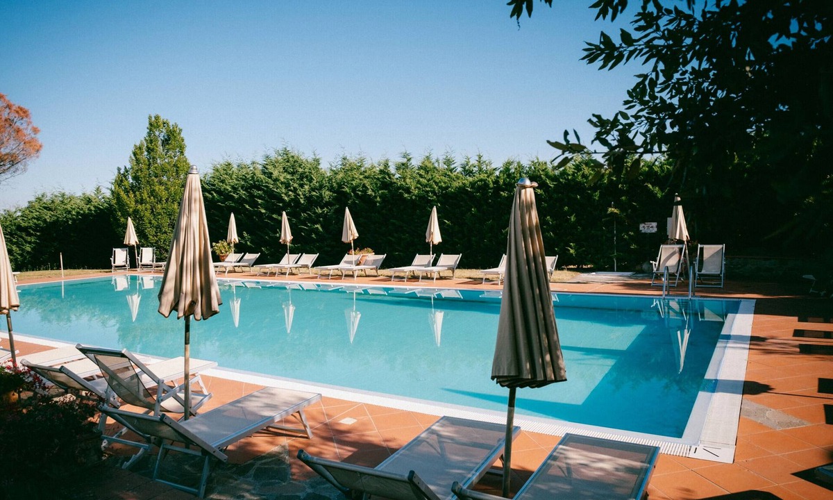 San Donato in Fronzano Apartment | Apartment '30 C Fattoria Degli Usignoli' with Shared Pool, Wi-Fi and Air Conditioning
