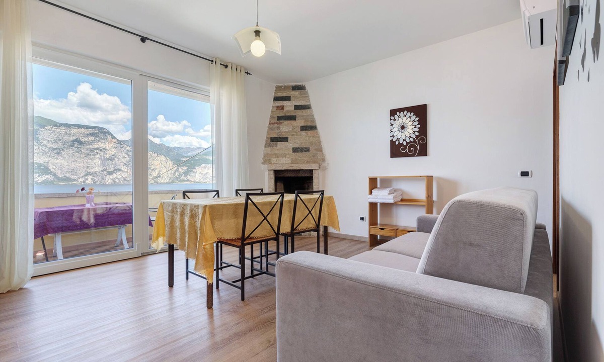 Assenza Apartment | Apartment 'Appartamento Sogno' with Lake View, Wi-Fi and Air Conditioning
