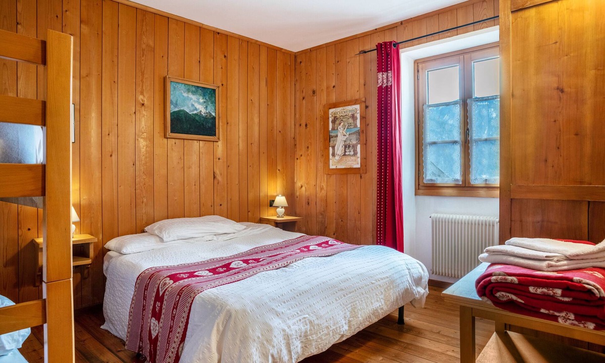 San Giacomo Apartment | Apartment 'Appartamento Moti' with Mountain View, Shared Garden and Balcony