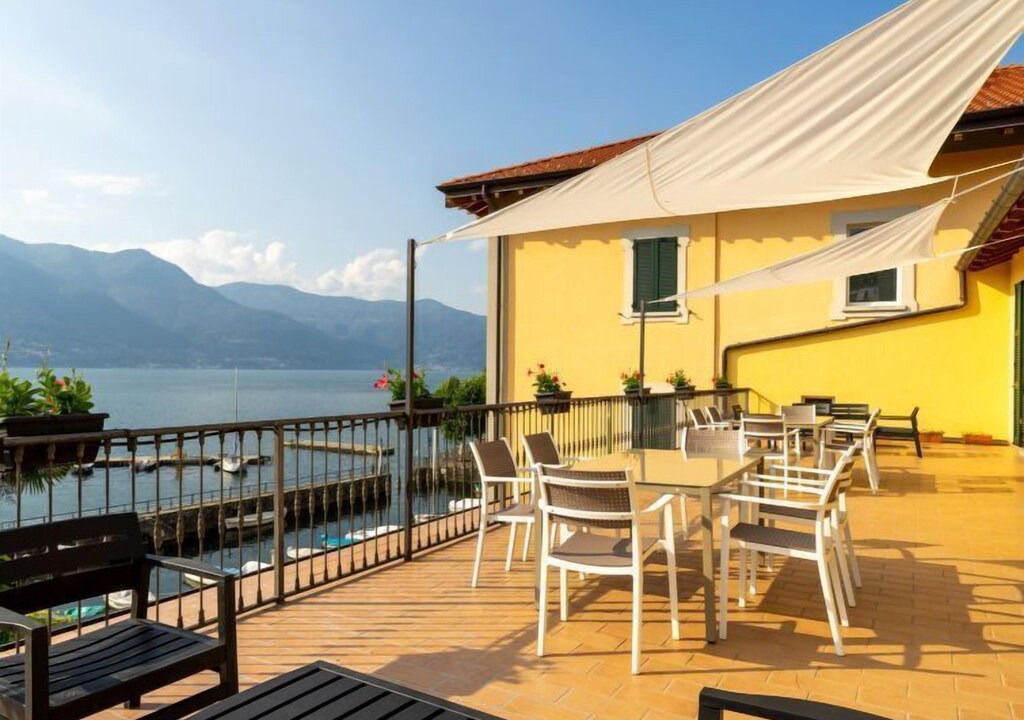 Porto Valtravaglia Apartment | Apartment Atmosfere sul lago in Porto Valtravaglia - 10 persons, 3 bedrooms