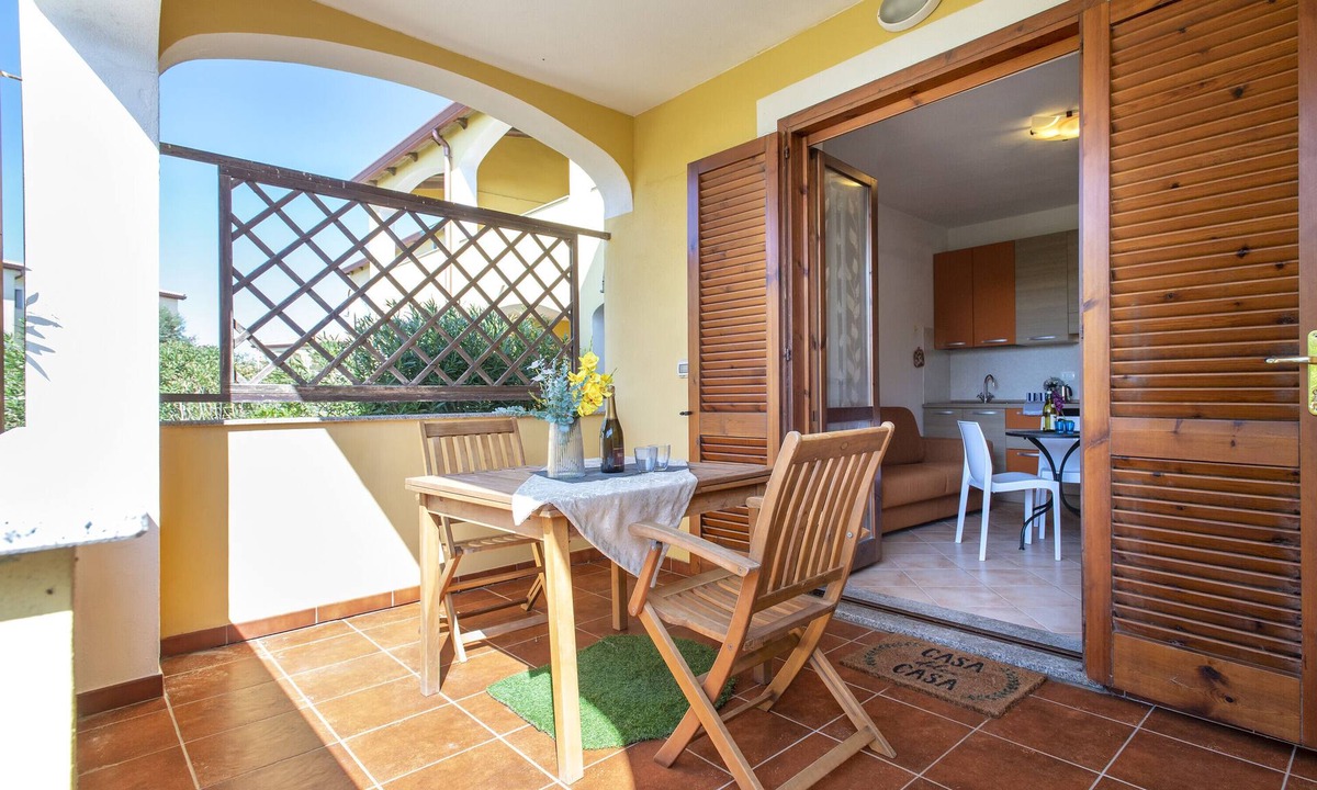 Pirotto Li Frati House | Apartment "Baia delle Mimose 50 Meters from the Sea" with Private Garden & A/C