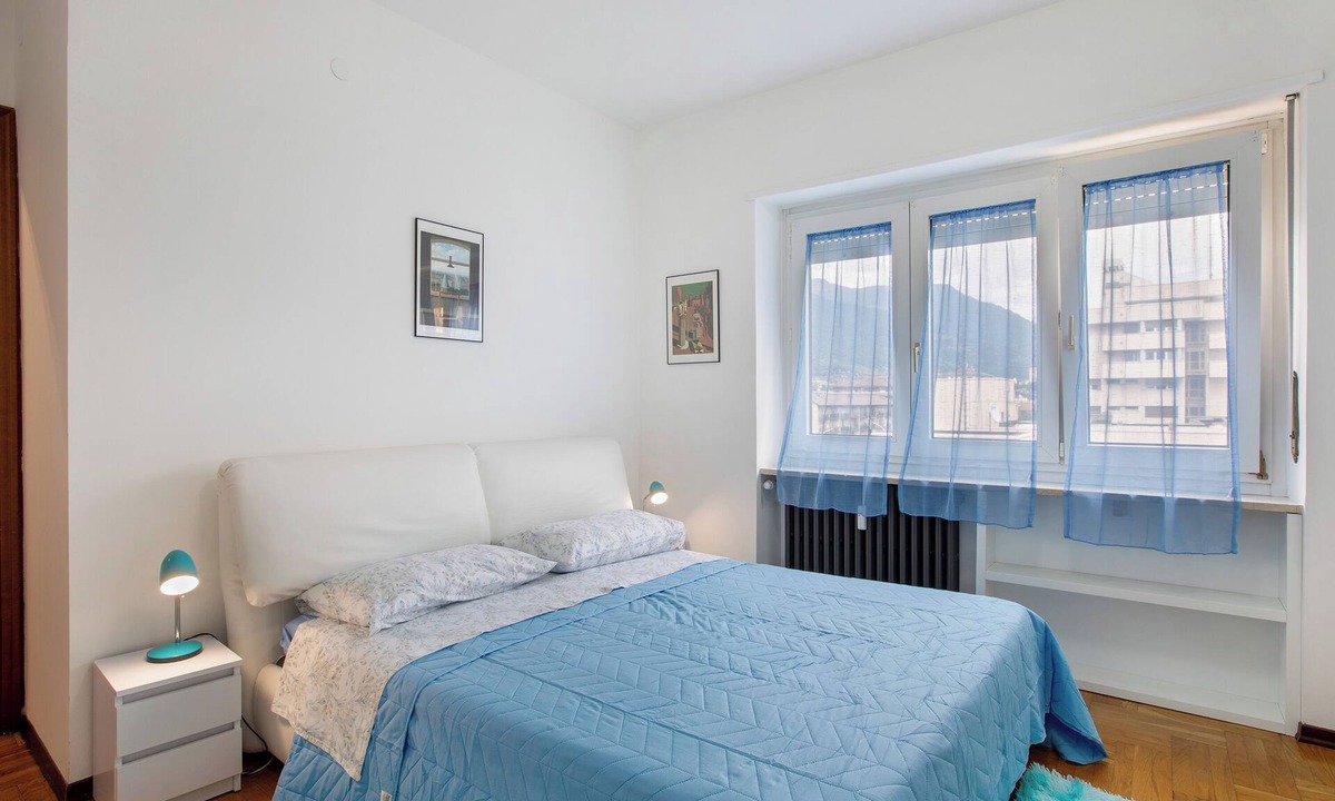 Aosta Apartment | Apartment 'Casa Rosa' with Mountain View and Balcony