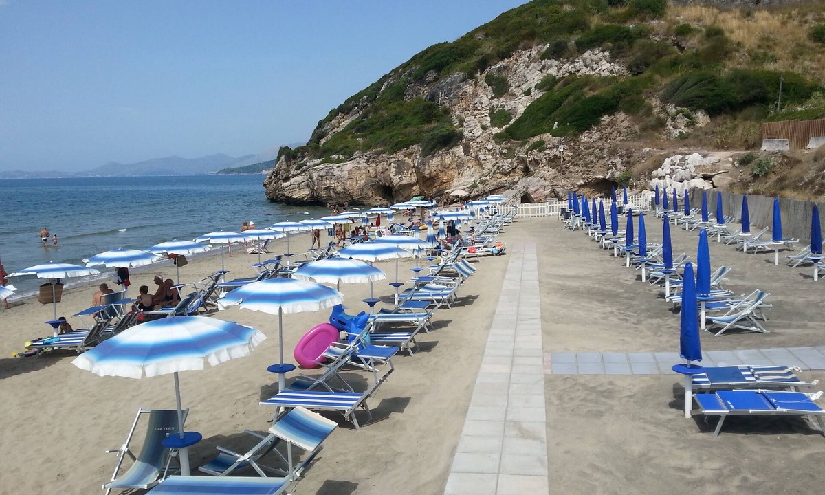 Minturno Apartment | Apartment in Villa VALENTINI, Seafront, Gulf of Gaeta parking included