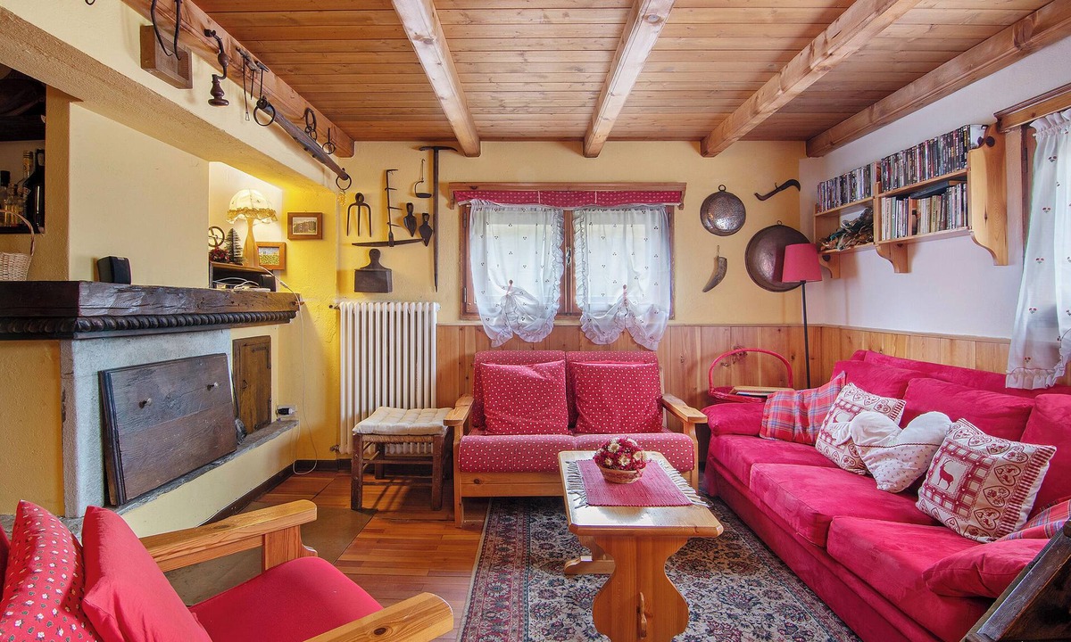 Campodolcino Apartment | Apartment 'La Baita Verde' with Mountain View