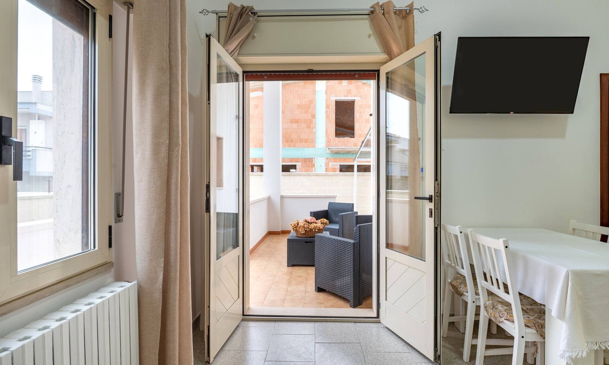 Lizzano Villa | Apartment 'Palma 2 ' with Private Terrace, Wi-Fi and Air Conditioning