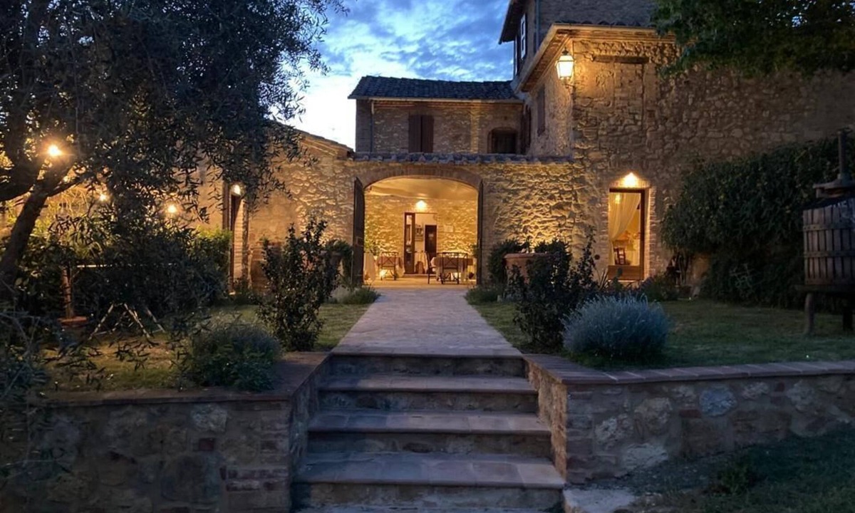 Montefollonico Apartment | Apartment 'Podere La Paolina Cottage' with Mountain View, Private Terrace and Wi-Fi