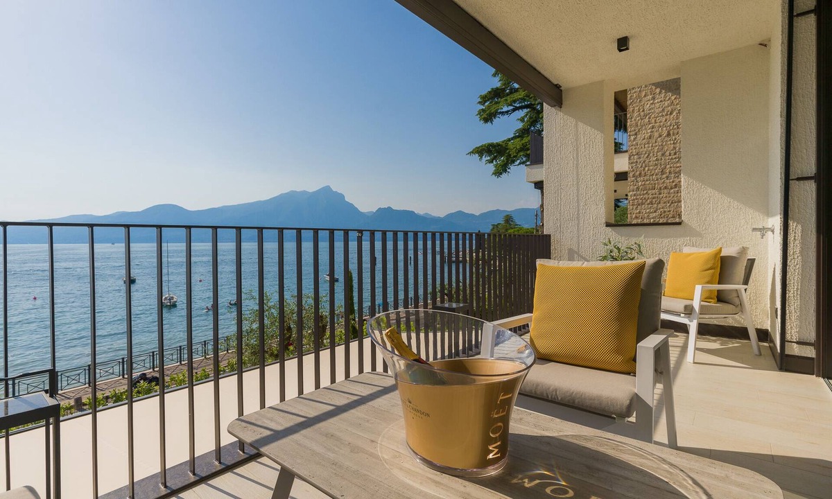 Torri del Benaco Apartment | Apartment 'Salvatore Homes Porto Nuovo Torri' with Lake View, Wi-Fi and Air Conditioning