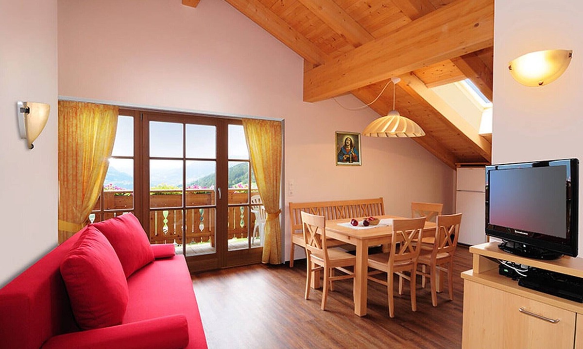 Feldthurns Apartment | Apartment "Steierhof Bergzauber" with Mountain View, Shared Garden & Wi-Fi