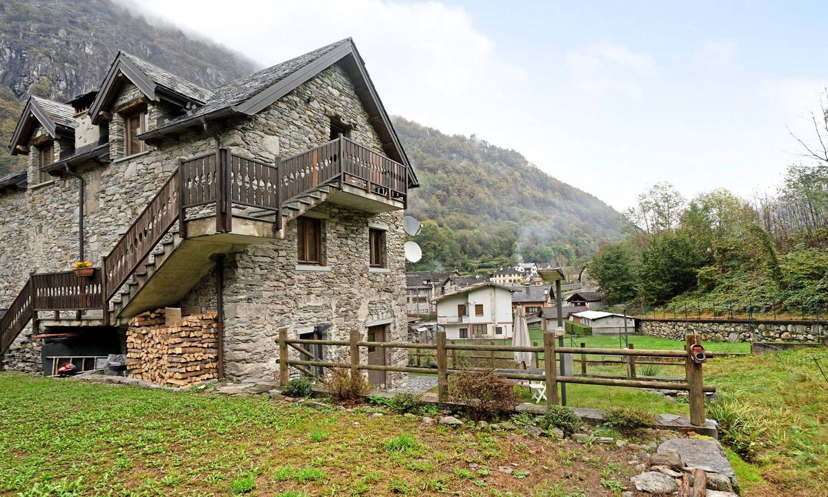 Pontegrande Apartment | Apartment 'Titti' with Mountain View, Private Garden and Balcony