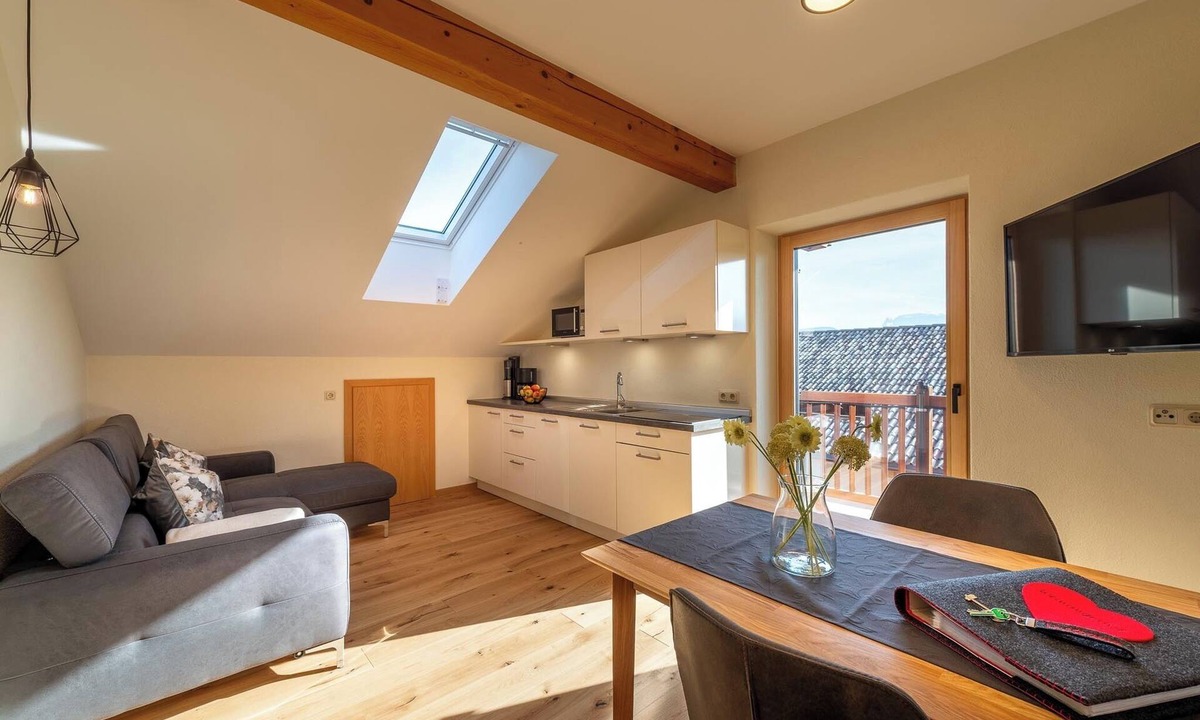 St. Pauls Apartment | Apartment 'Weinangerhof Nussbaum' with Mountain View, Wi-Fi and Air Conditioning