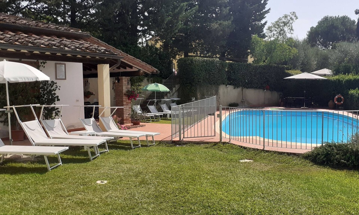 Gambassi Terme Apartment | APARTMENT WITH LARGE PRIVATE GARDEN IN FRONT.IDEAL FOR RELAXING