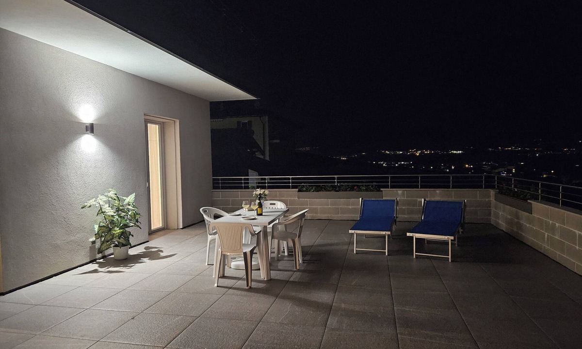 Tassullo Apartment | Apartment with panoramic terrace and romantic dinners