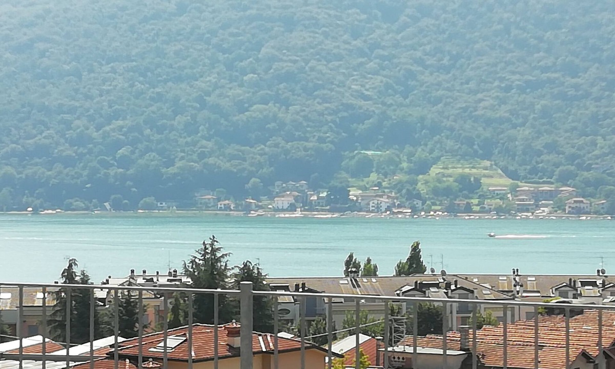 Sarnico Apartment | Apartment with solarium overlooking the lake near the center and the lakefront