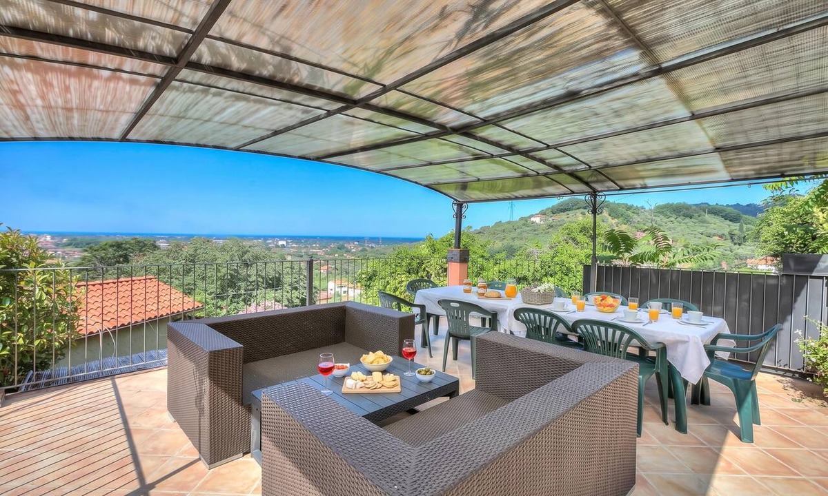 Ripa-Pozzi-Ponterosso Apartment | Appartamento Aurora Amazing View with Terrace, Seravezza, Italy