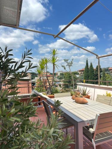 Quartiere XXVII Primavalle Apartment | Appartamento con Terrazza vicino Gemelli e Vaticano