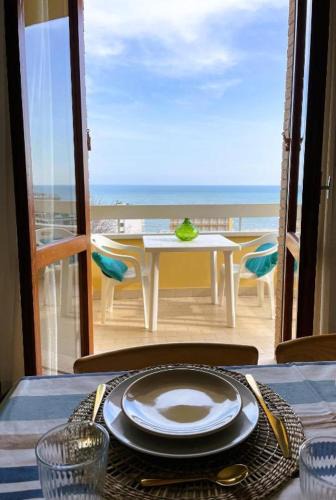 Gabicce Mare Apartment | APPARTAMENTO -F- VISTA MARE con due camere da letto-Residence Azzurro