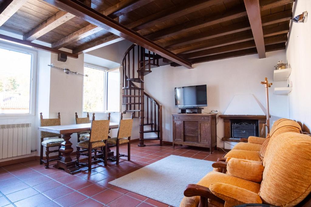 Luvinate Apartment | Appartamento in corte nel verde del golf club