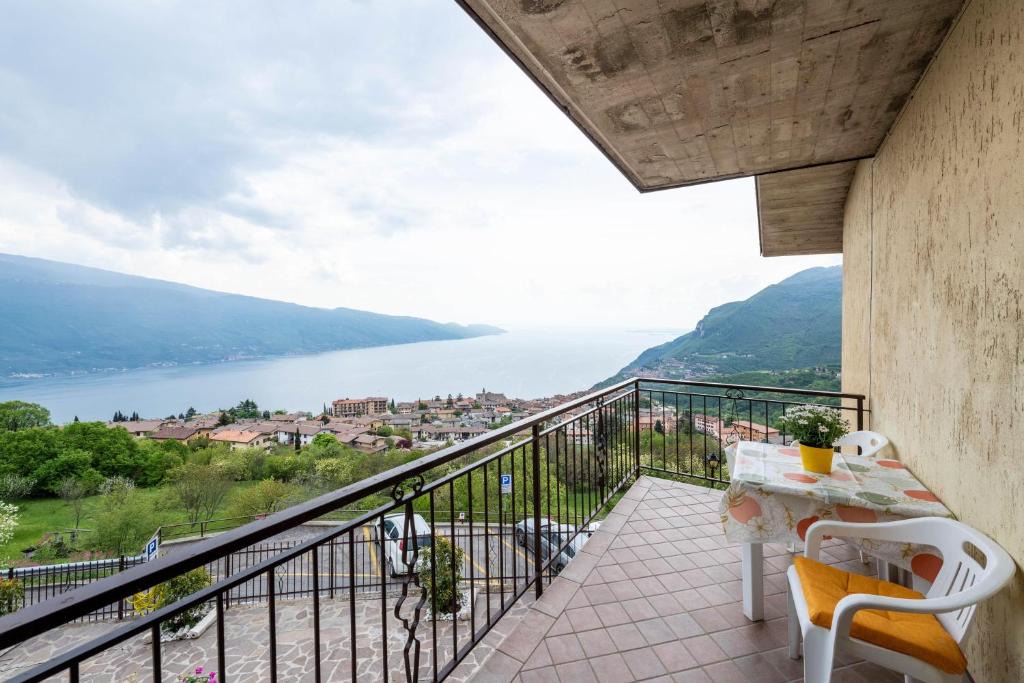 Gardola Apartment | Appartamento le Coste Lake View