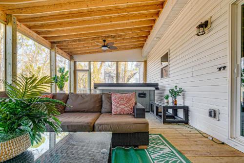 Durham House | Artist’s Retreat w/Deck! 5 Mi to Dtwn Durham