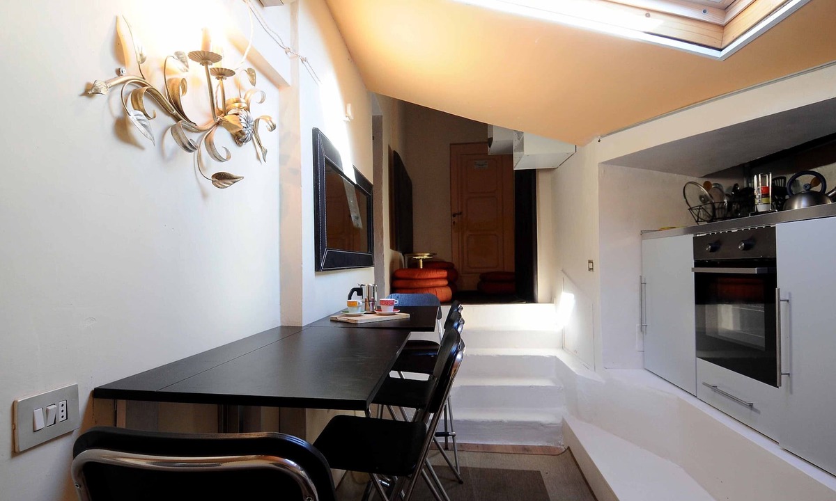 Santa Maria Novella Apartment | Attic apartment along the Arno river