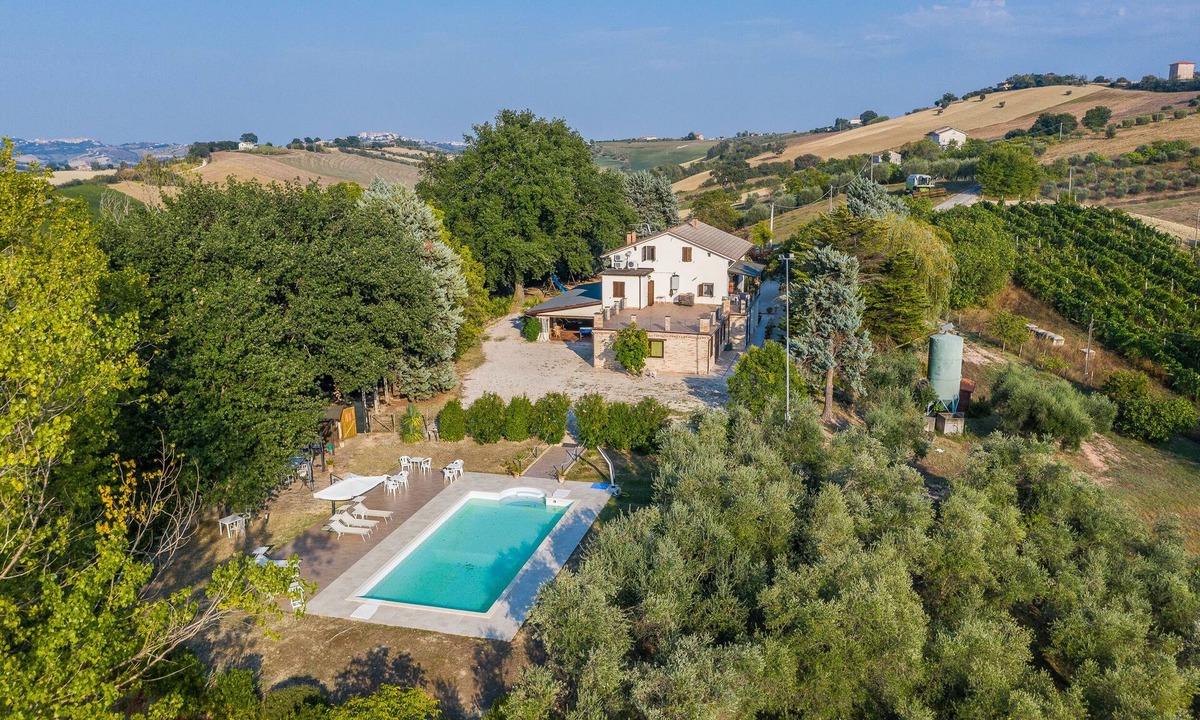 Monte San Pietrangeli Villa | Authentic Italian villa (sleeps 12) with private pool