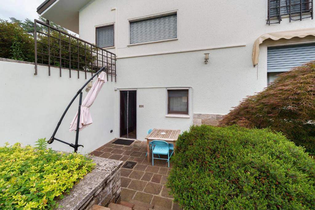 Induno Olona House | Azalea Apartment away from noise