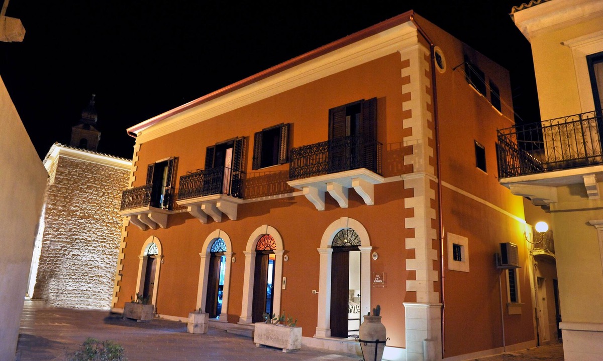 Comiso Apartment | B & B "Al Teatro" in the heart of Comiso