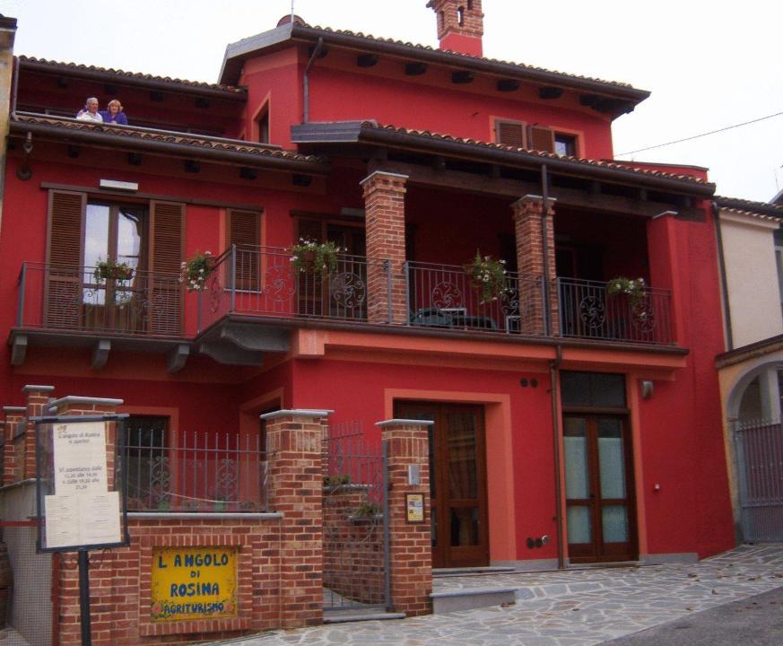 Novello Bed & Breakfast | B&B l'Angolo di Rosina con ristorante