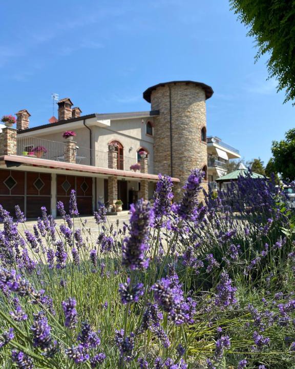 Carru Bed & Breakfast | B&B Torre in Langa