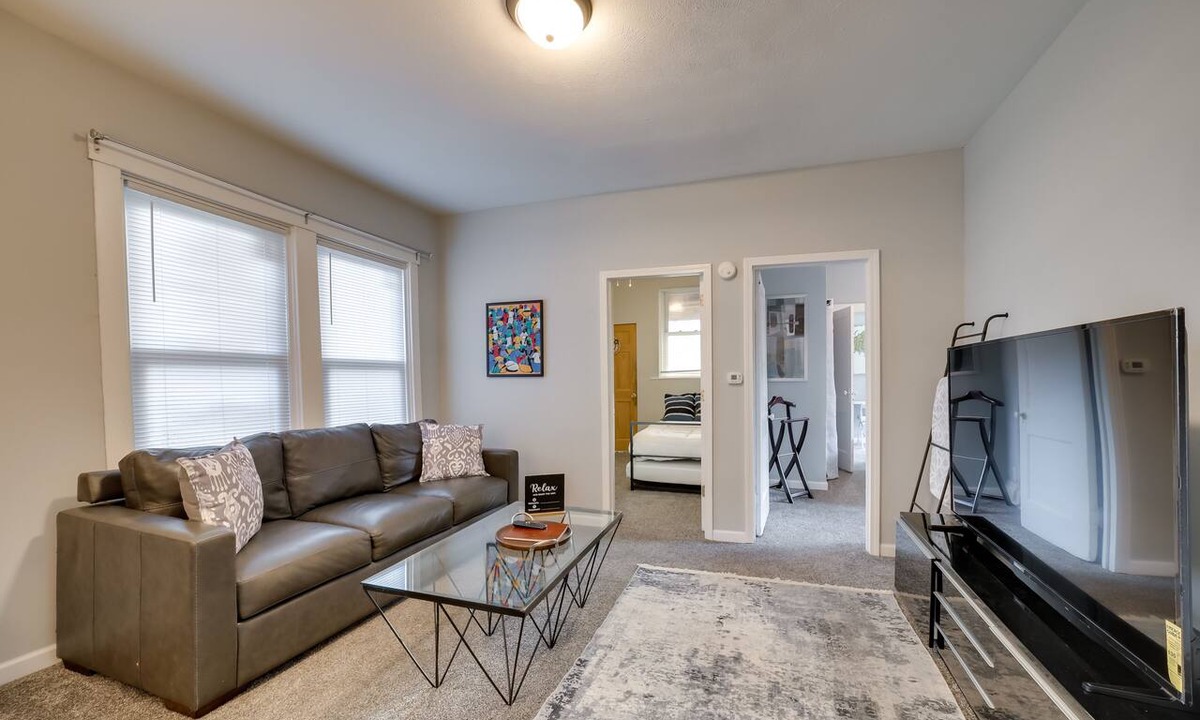 South Hills Apartment | Balcony & Workspace! Apt 5 Mi to Dtwn Pittsburgh