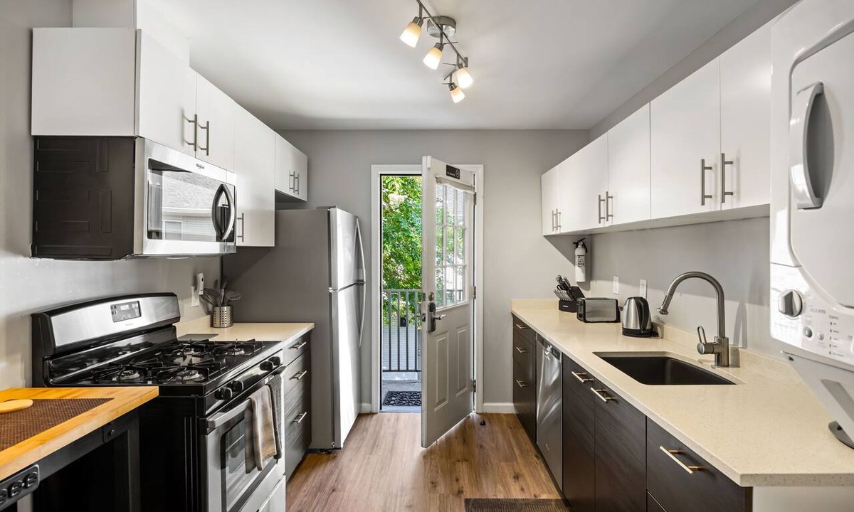Buckhead Apartment | (BC2bD) Save Your Marriage! Be in Your Own Space in the Perfect Getaway