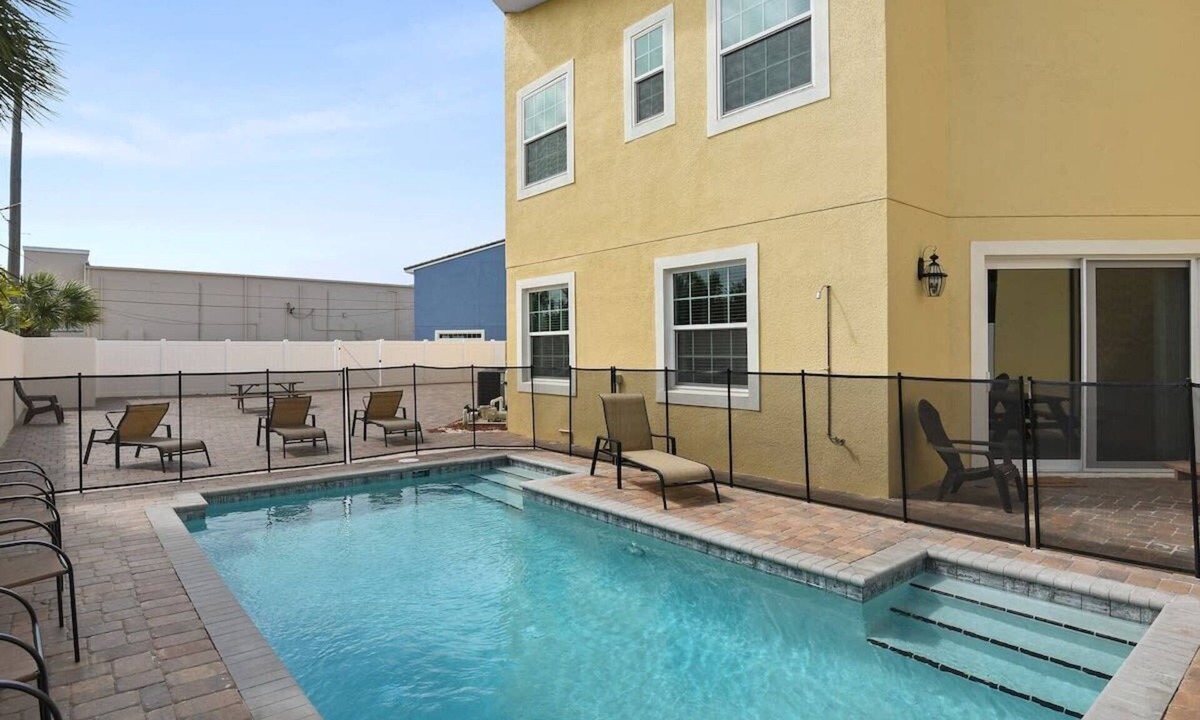 Indian Harbour Beach House | Beach-Style Townhome in Indian Harbour Beach