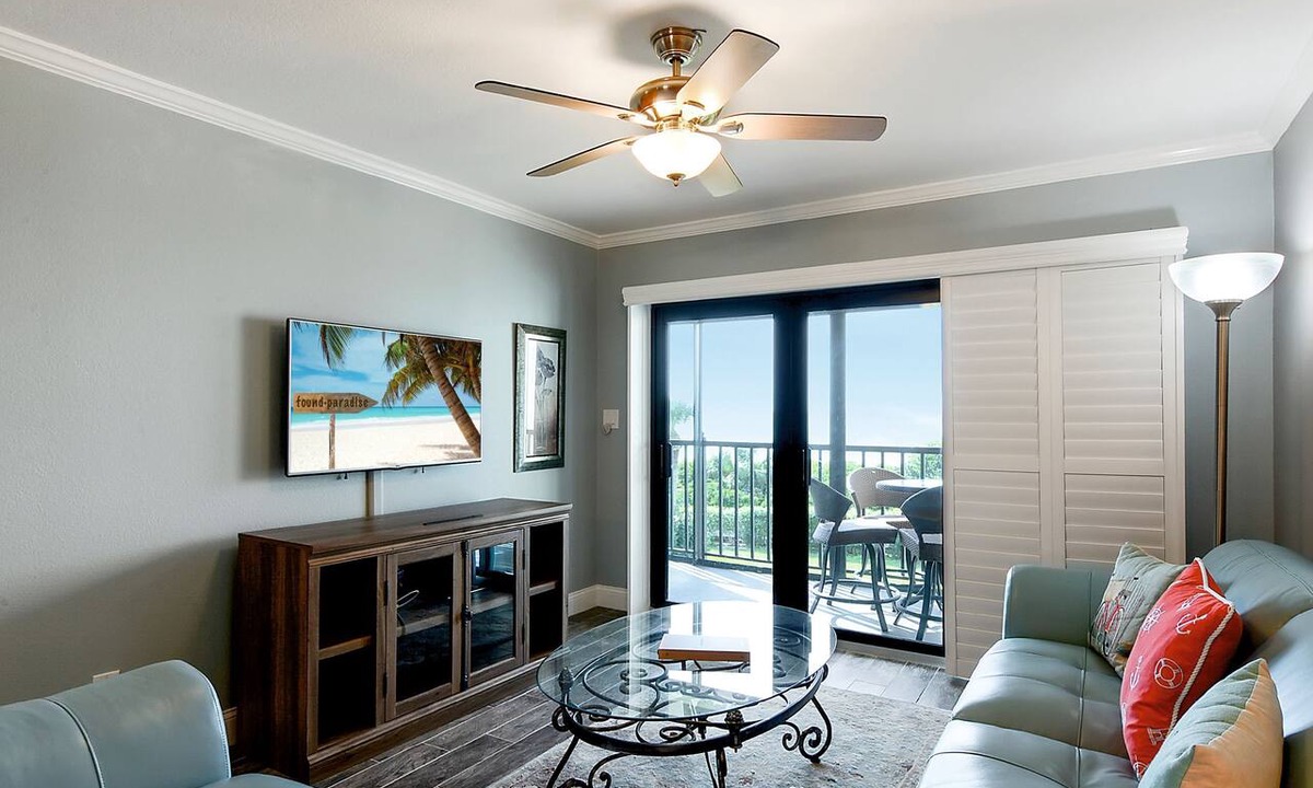 Sunset Beach Condo | ☀Beachfront Condo🌴Beautiful Updates🐬10/302 at Land's End🏖️Tons of Amenities