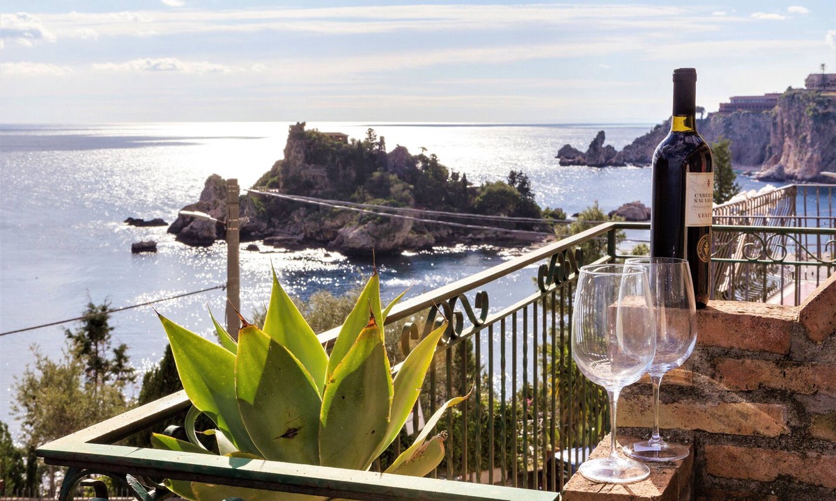 Mazzaro Apartment | Beachfront Penthouse in Taormina with Amazing Sea View
