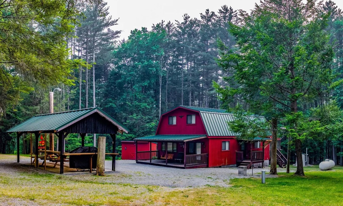 Cammal House | Bear Bottom Cabin. Your own getaway adventure! Sleeps 16 - 4 bedrooms