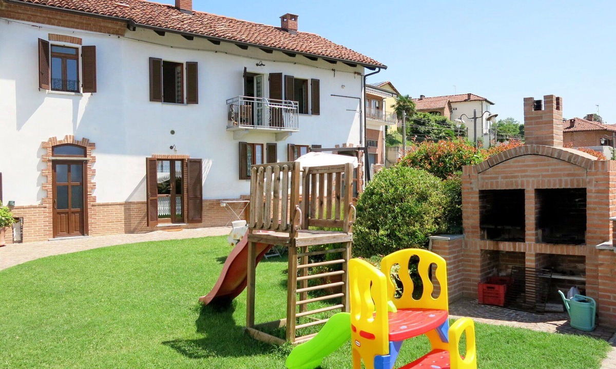 Cossombrato Apartment | Beautiful apartment for 7 guests with A/C, WIFI, pool, TV, patio and pets allowed