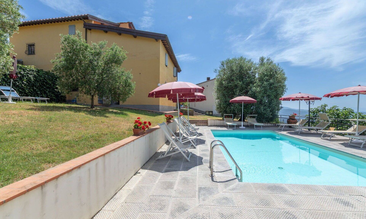 Montebonello Apartment | Beautiful apartment for 6 people with WIFI, pool, A/C, TV, pets allowed and panoramic view