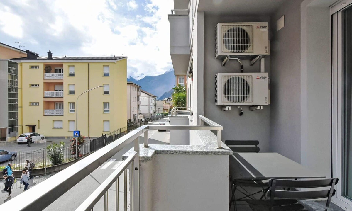 Chiavenna Apartment | Beautiful apartment for 4 guests with A/C, WIFI, TV and terrace