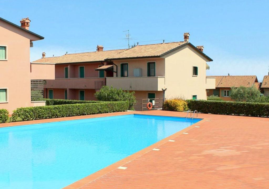 Montioni House | Beautiful Apartment with Garden and Fireplace